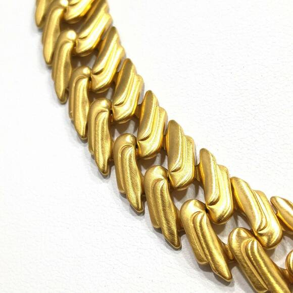 Vintage Monet Gold Plated Wide Chain Choker Necklace Interlocking Links 1980s - Picture 4 of 10